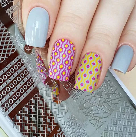 Técnicas de estampado de uñas: cómo lograr diseños profesionales